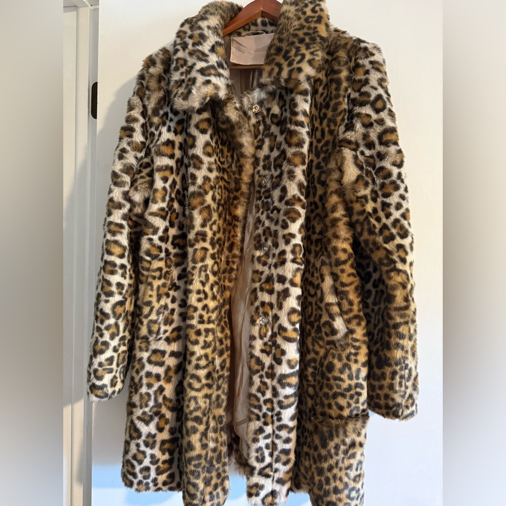 Women's Faux Fur Jacket Autumn, Leopard print, with Pockets.